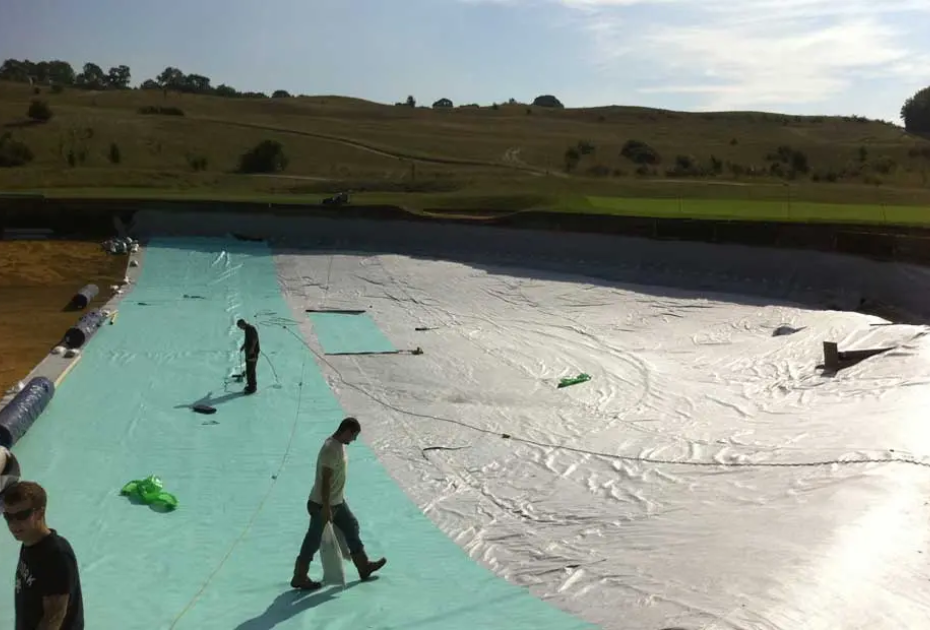 London Golf Club Lake Liner Installation