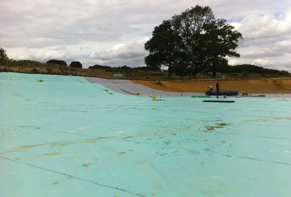 London Golf Club Lake Liner Installation