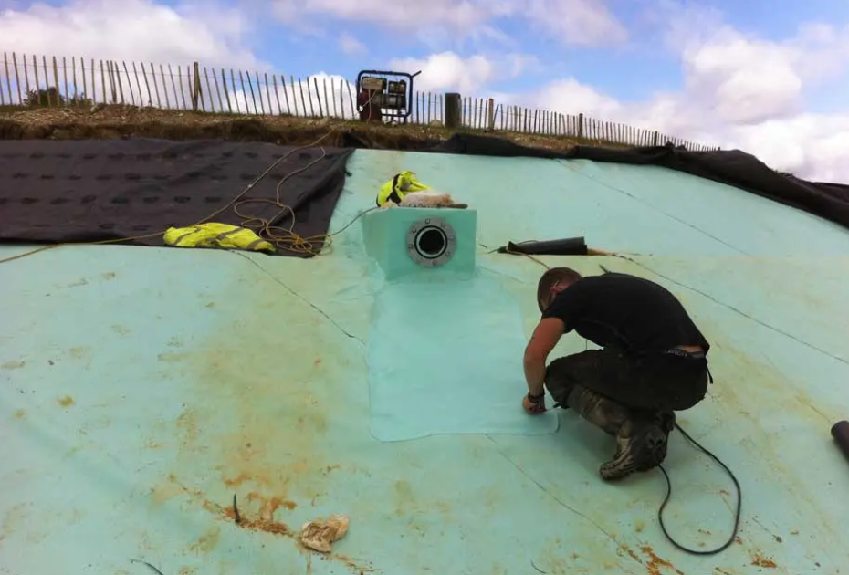 London Golf Club Lake Liner Installation